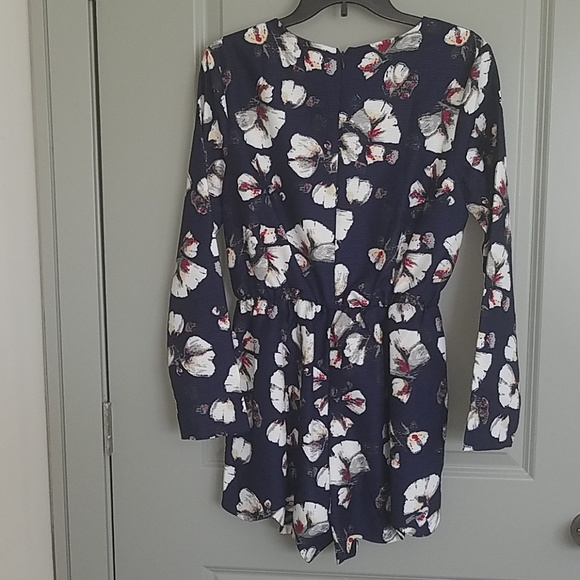 Wyatt Collection Romper - Picture 2 of 6